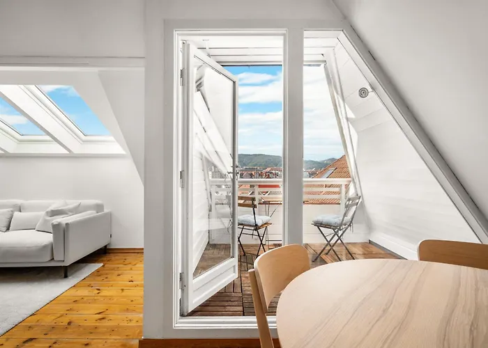 Bryggen Historical Townhouse I Rooftop Views! Апартаменты
