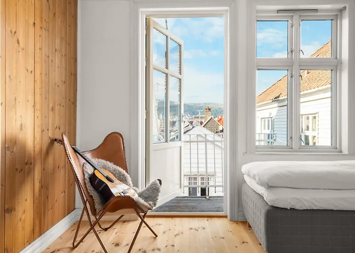 Bryggen Historical Townhouse I Rooftop Views! * Берген