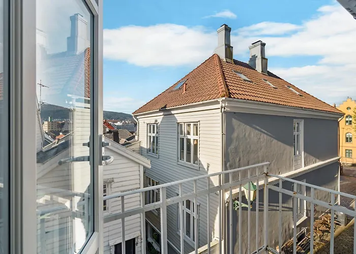 Bryggen Historical Townhouse I Rooftop Views!
