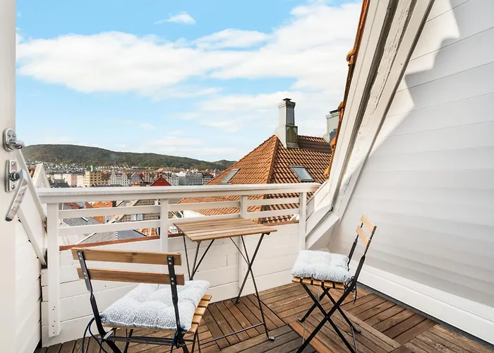 Bryggen Historical Townhouse I Rooftop Views! * Берген