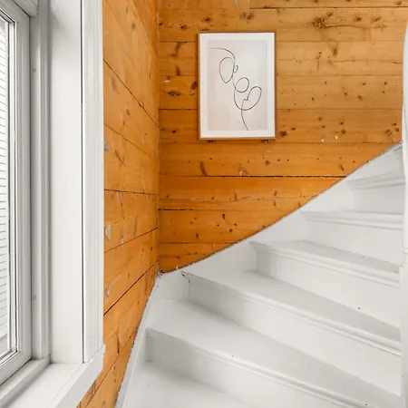 Bryggen Historical Townhouse I Rooftop Views! شقة